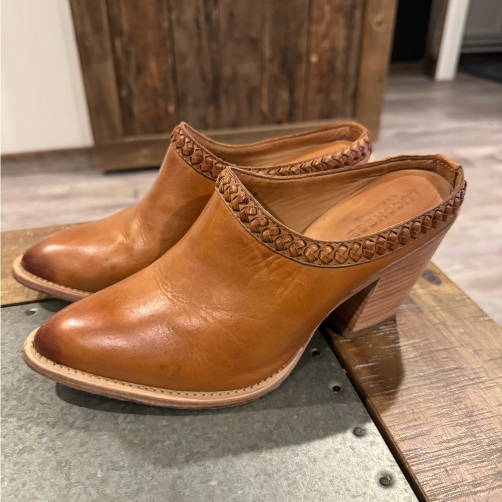Lucchese mules